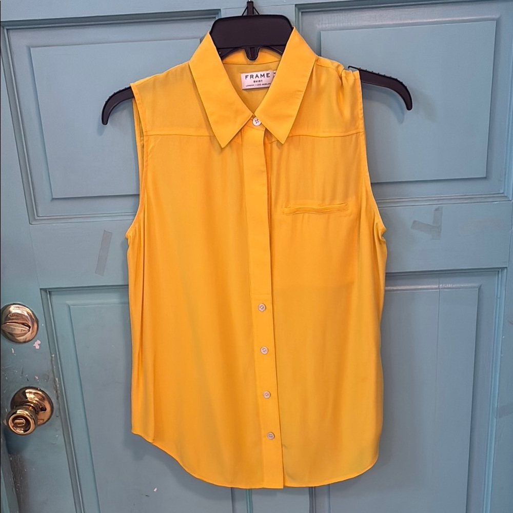Frame womens sleevless blouse. 100% silk with shirttail hem.Retailed for $139.00